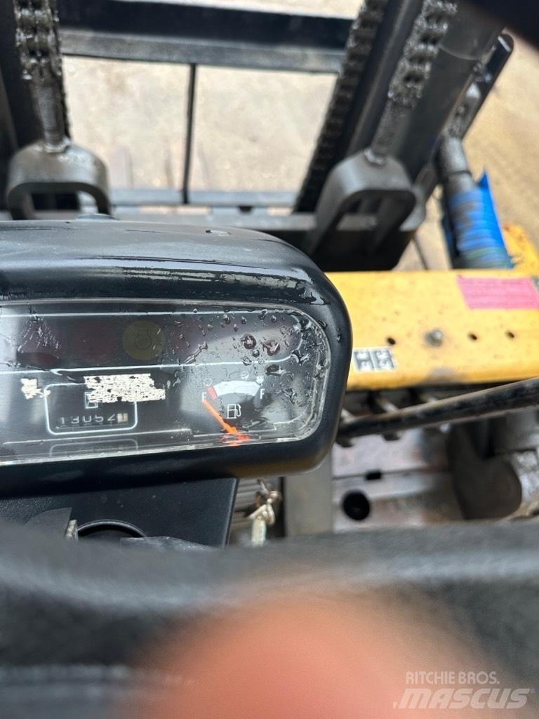 CAT DP 40 Diesel trucks