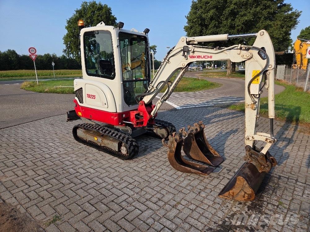 Takeuchi TB225 Mini excavators < 7t (Mini diggers)