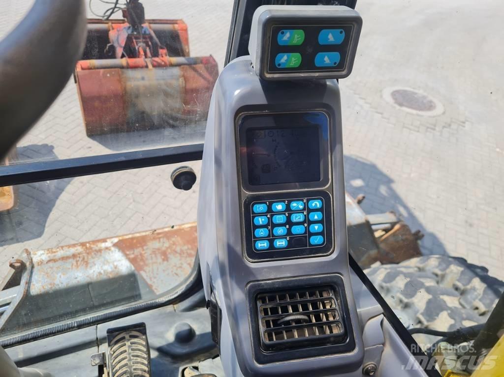 Komatsu PW 140-7 Wheeled excavators