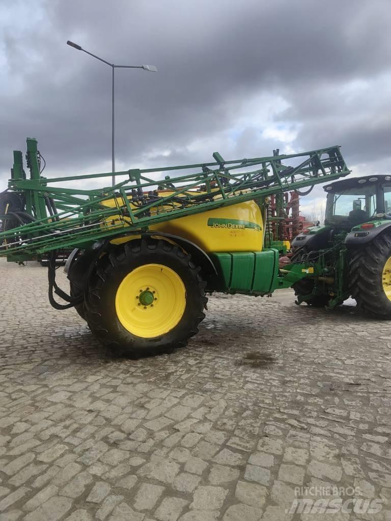John Deere R740i Trailed sprayers
