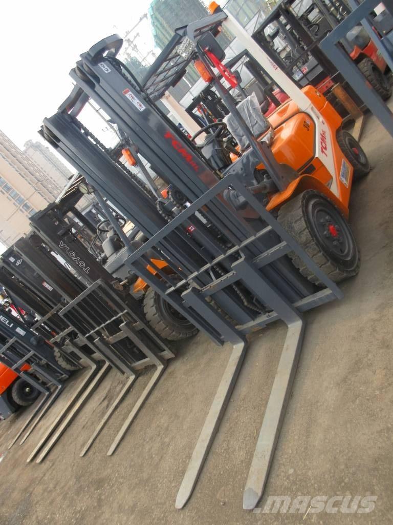 TCM FD 30 Diesel trucks