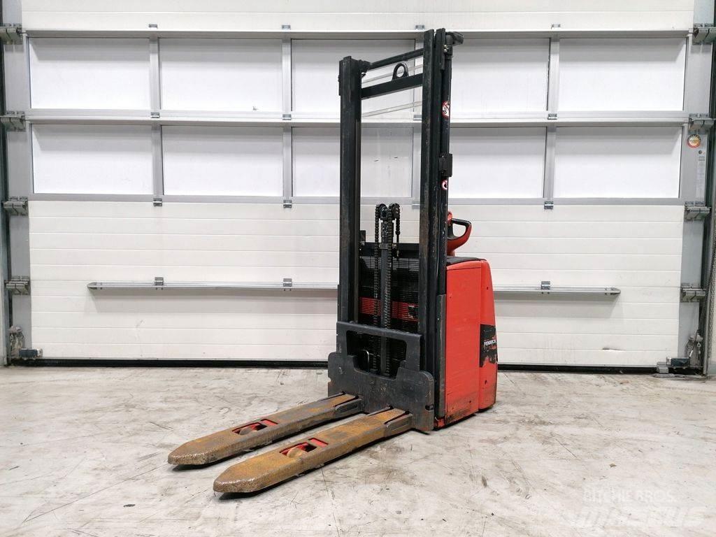 Linde L14 Pedestrian stacker