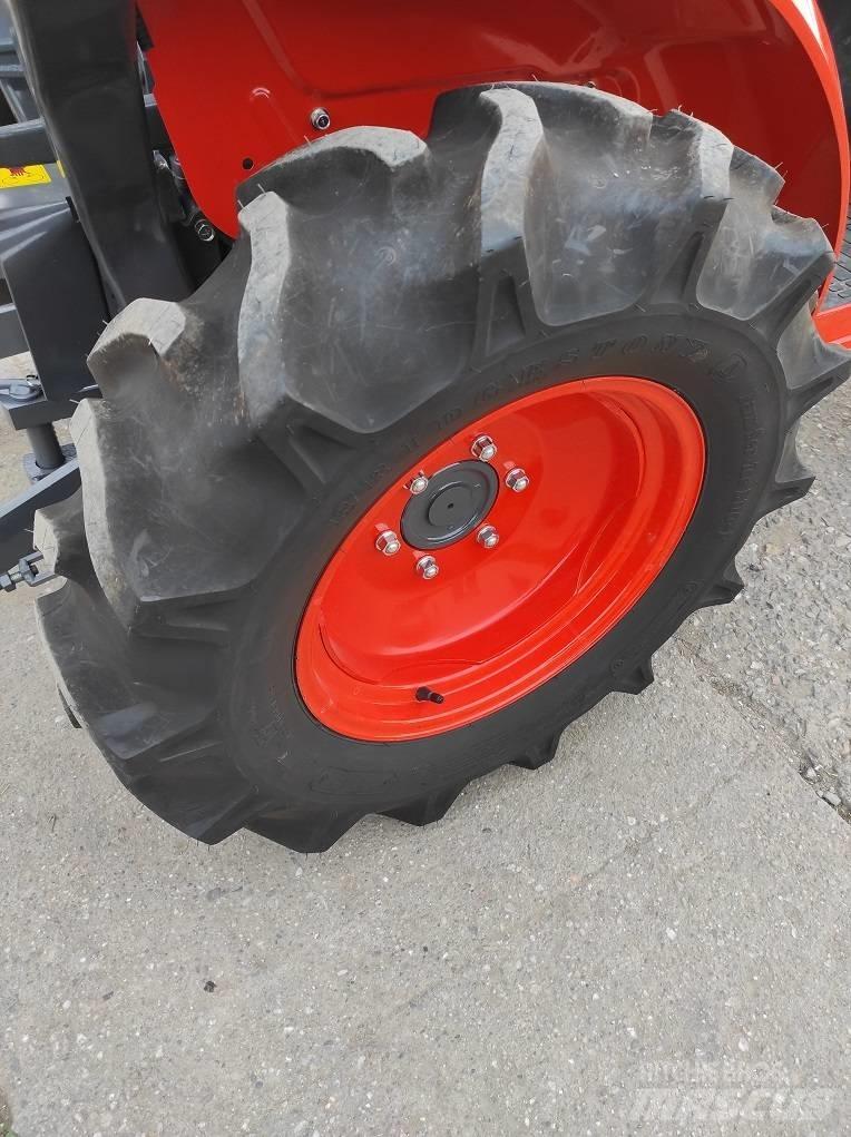 Kubota B1121 Compact tractors