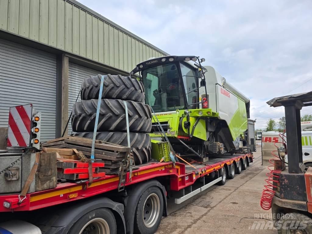 CLAAS Tucano 440 Combine harvesters