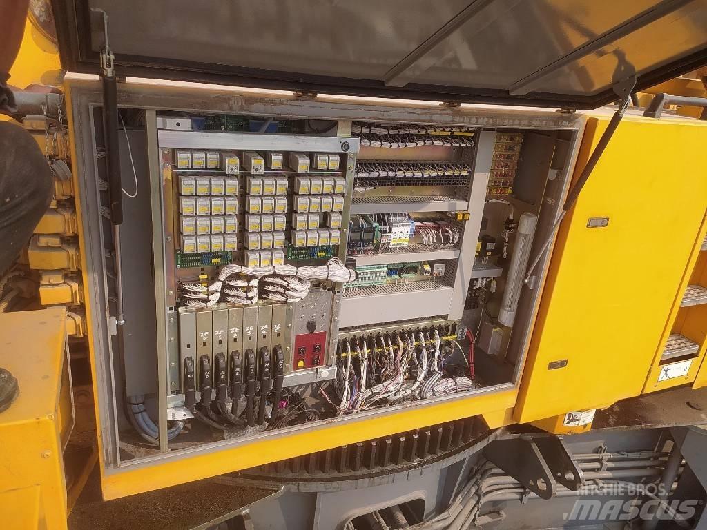 Liebherr LR 1400-2 Tracked cranes