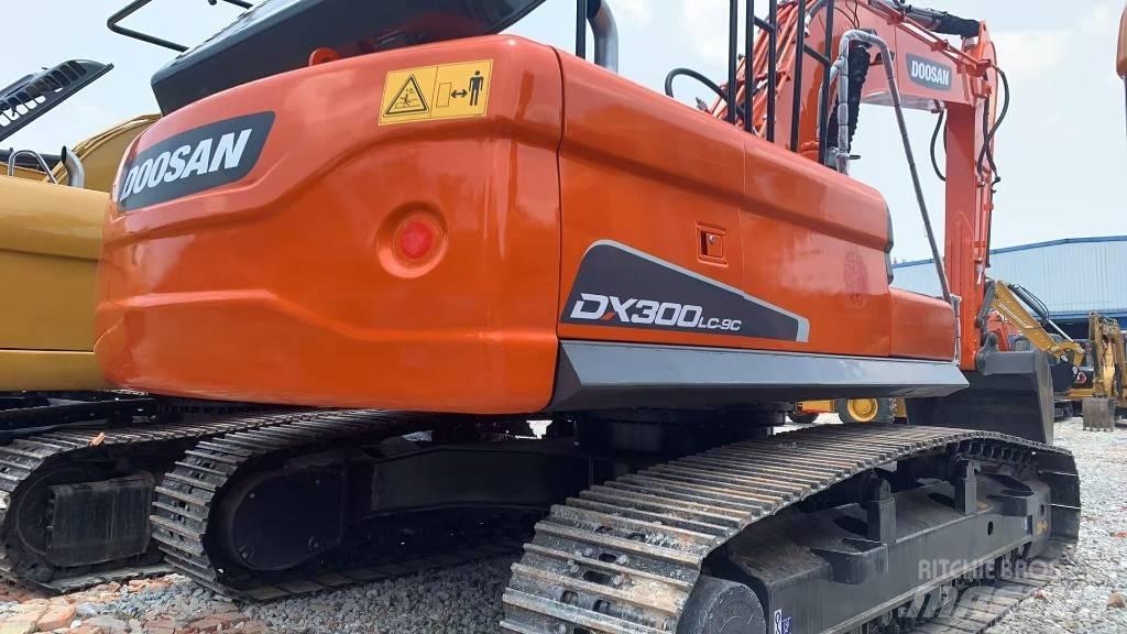 Doosan DX 300 LC Crawler excavators