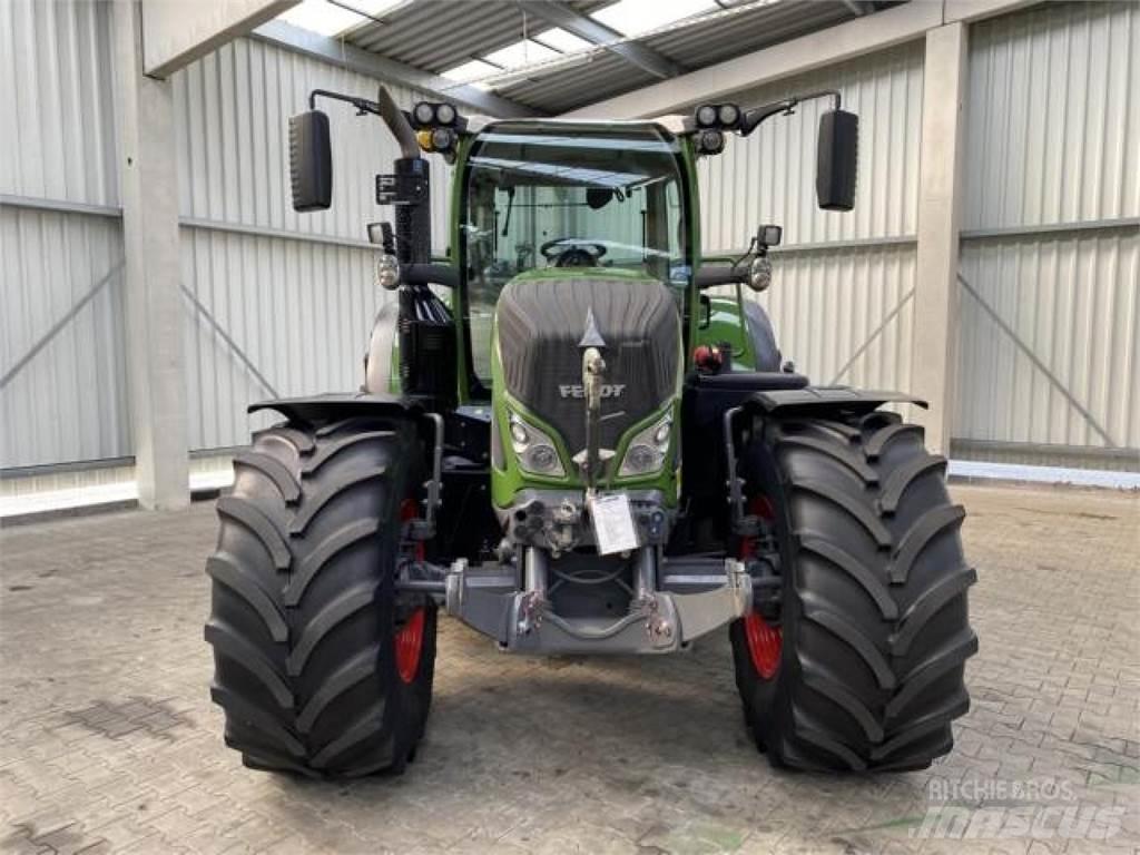 Fendt 724 Vario S4 Tractors