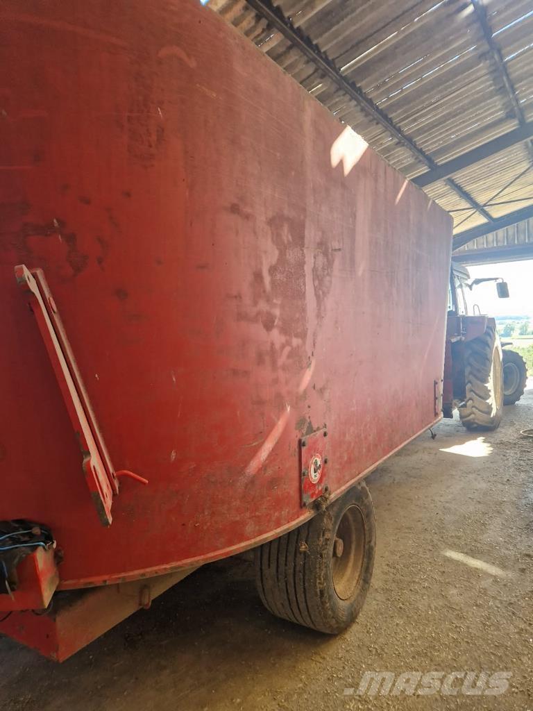 Trioliet AVM 24 Feeders