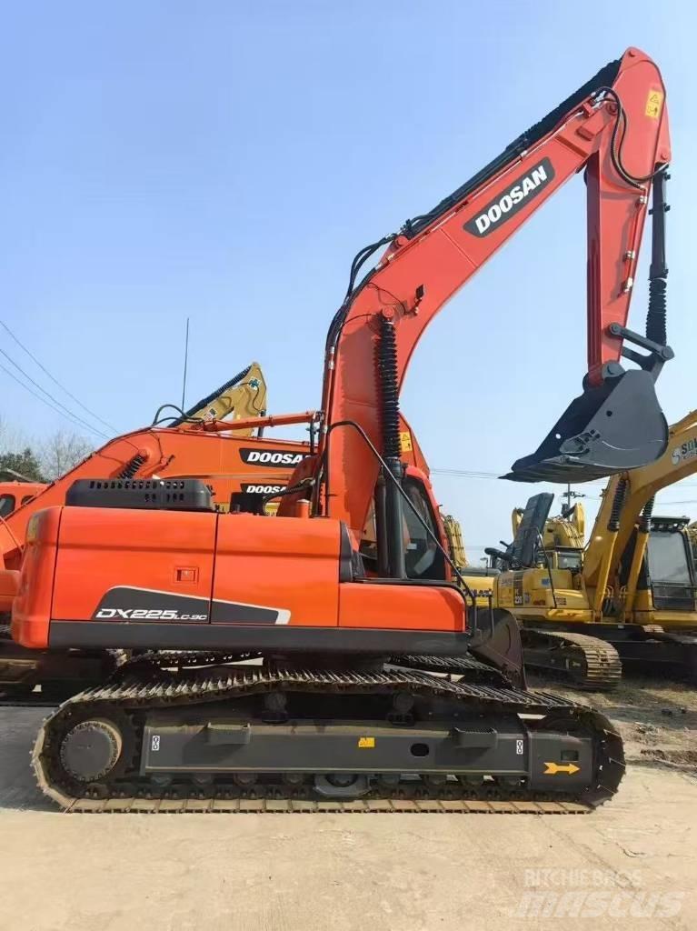 Doosan DX 225 LC Crawler excavators