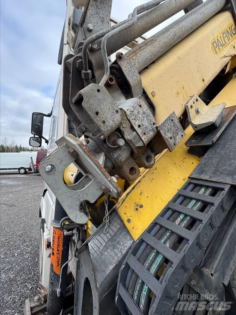 Volvo FH 13 6x2 Crane trucks
