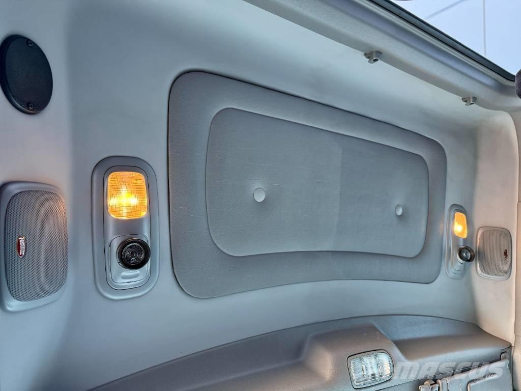 Peterbilt 389 Tractor Units