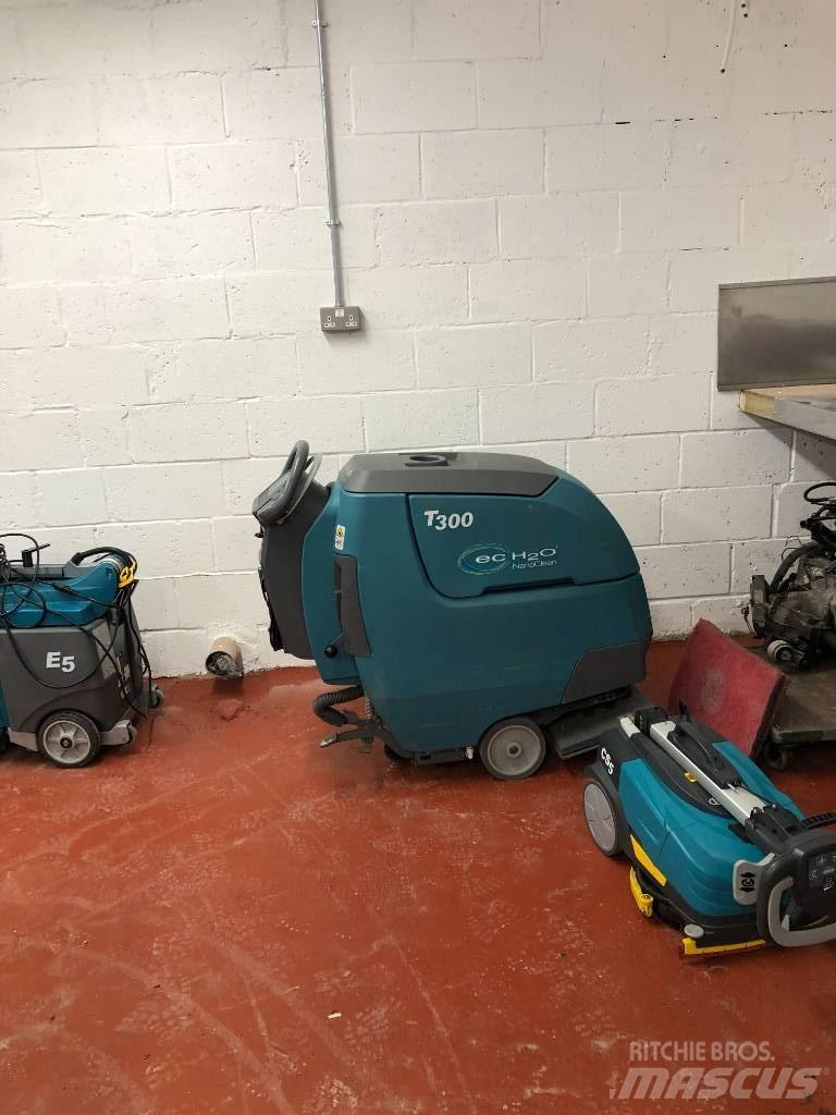 Tennant T300 Scrubber dryers