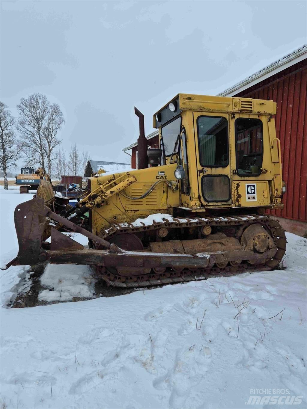 CAT D4E Crawler dozers