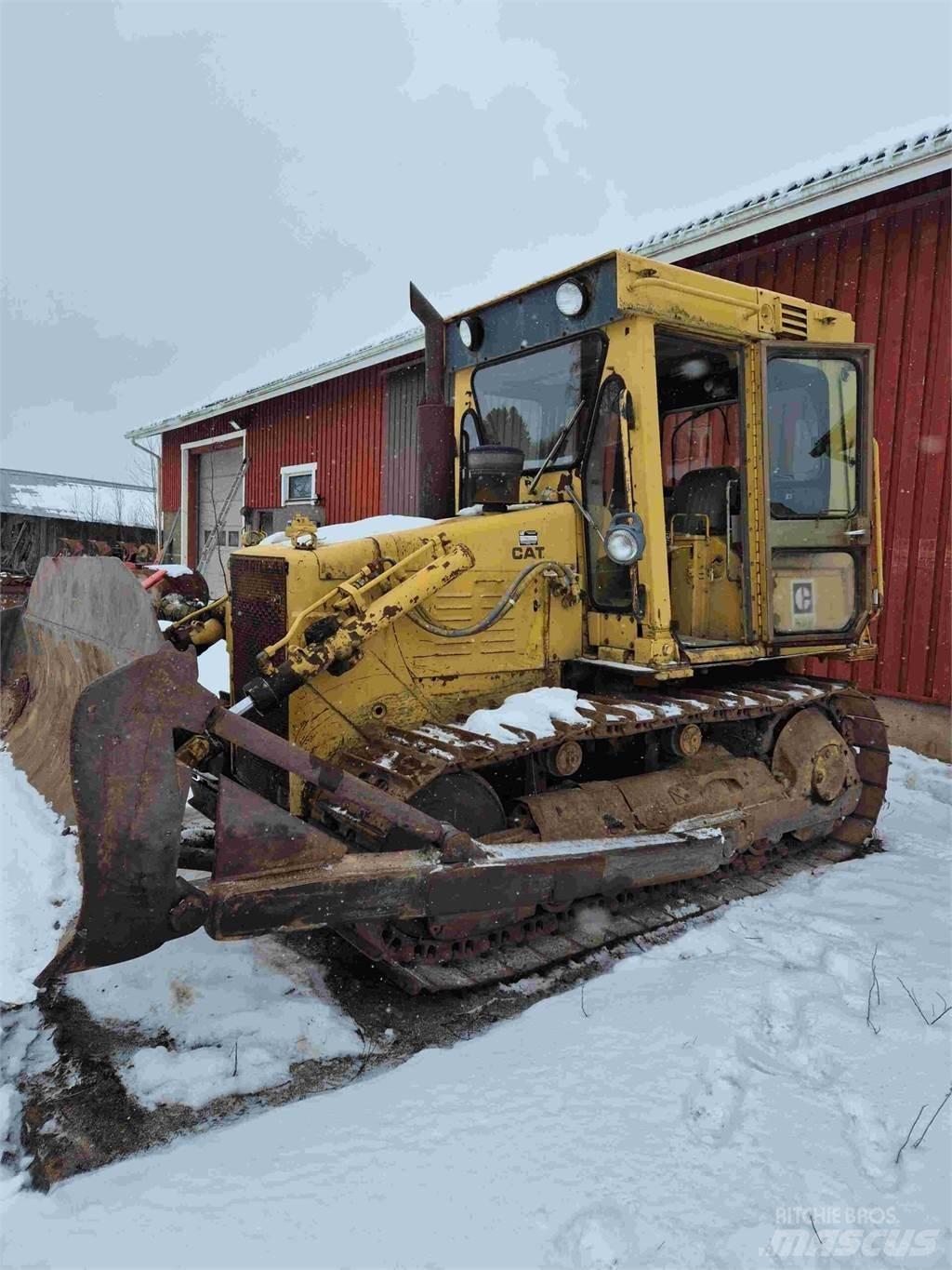 CAT D4E Crawler dozers