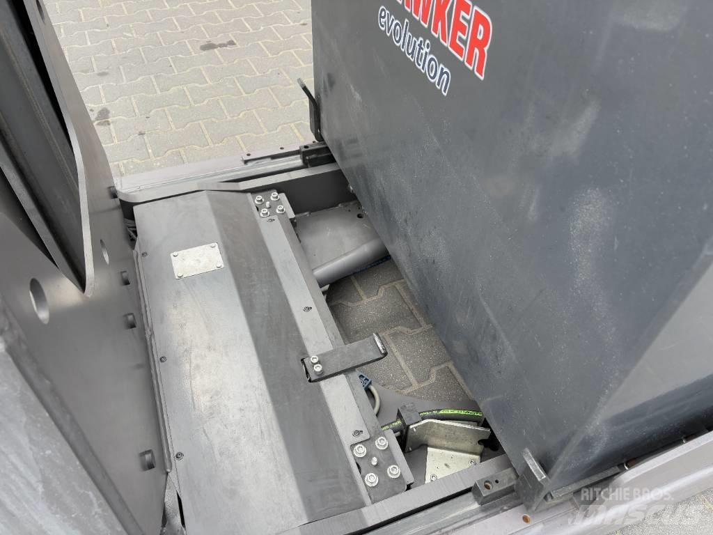 Nissan ULS 120 Reach trucks