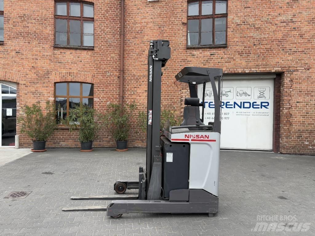 Nissan ULS 120 Reach trucks