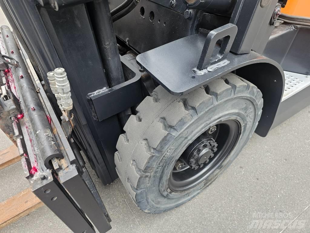 Doosan D 25 G Diesel trucks