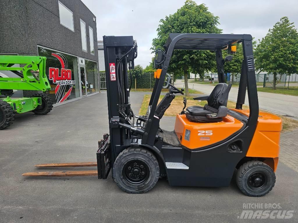 Doosan D 25 G Diesel trucks