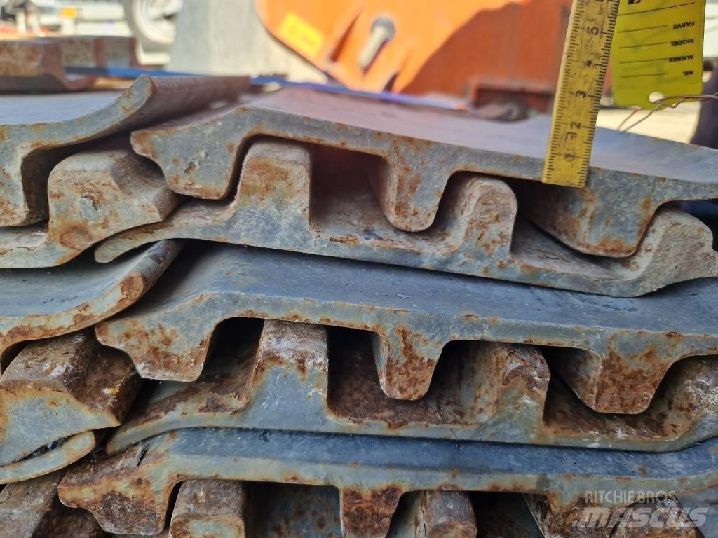 Volvo EC 200 Tracks, chains and undercarriage