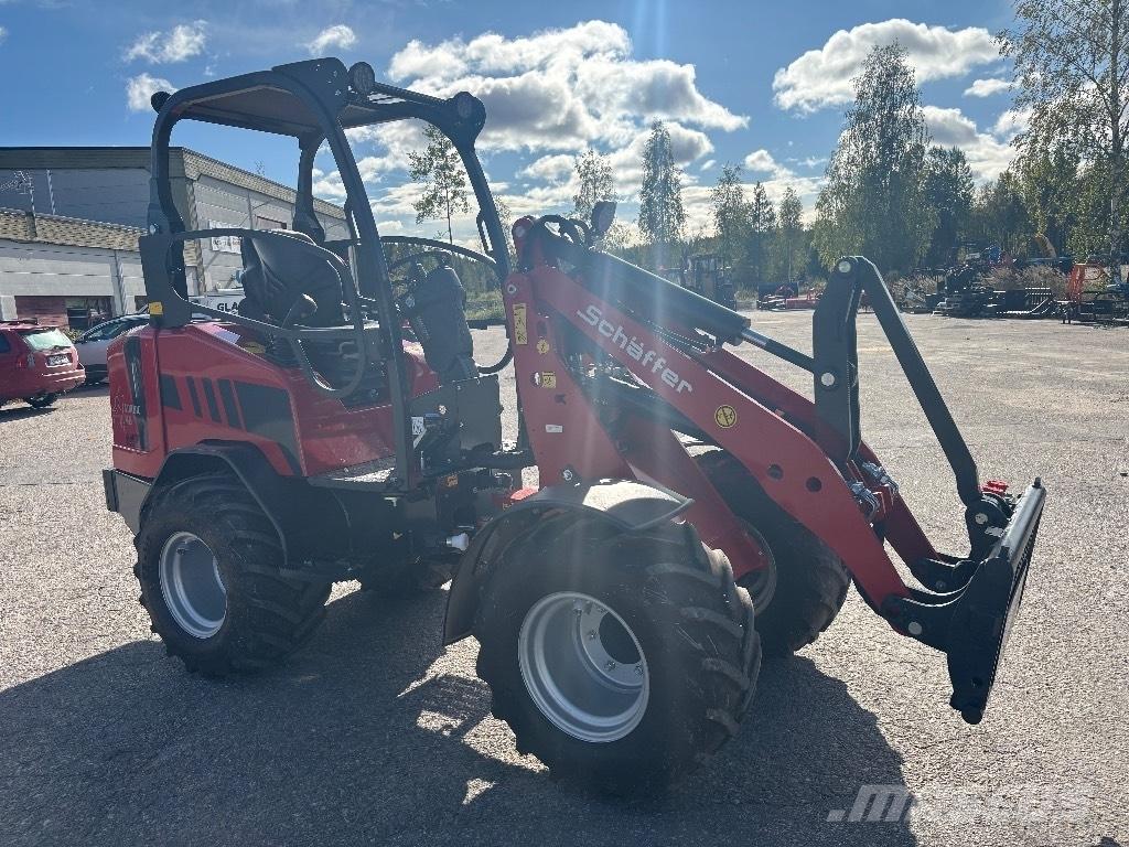 Schäffer Nordic 40 + Multi purpose loaders