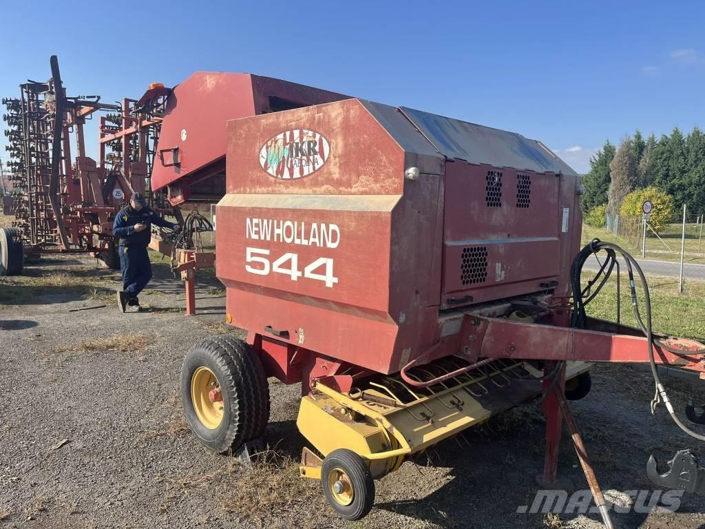 New Holland 544 Round balers