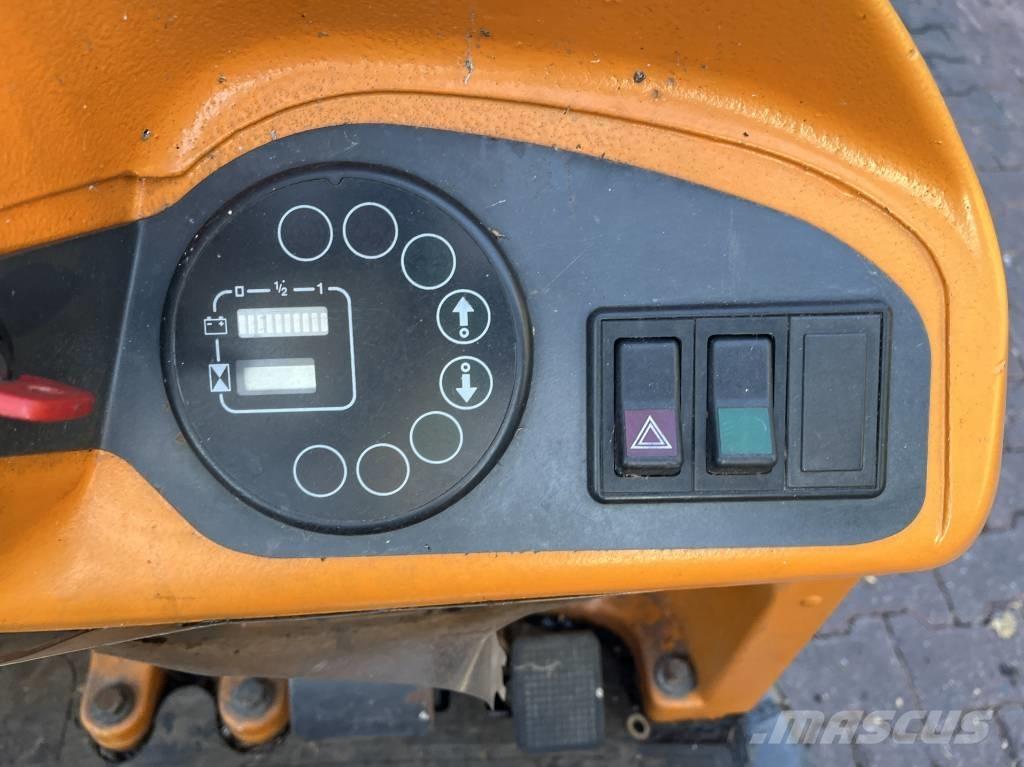 Still R06    V-4254 Towing trucks