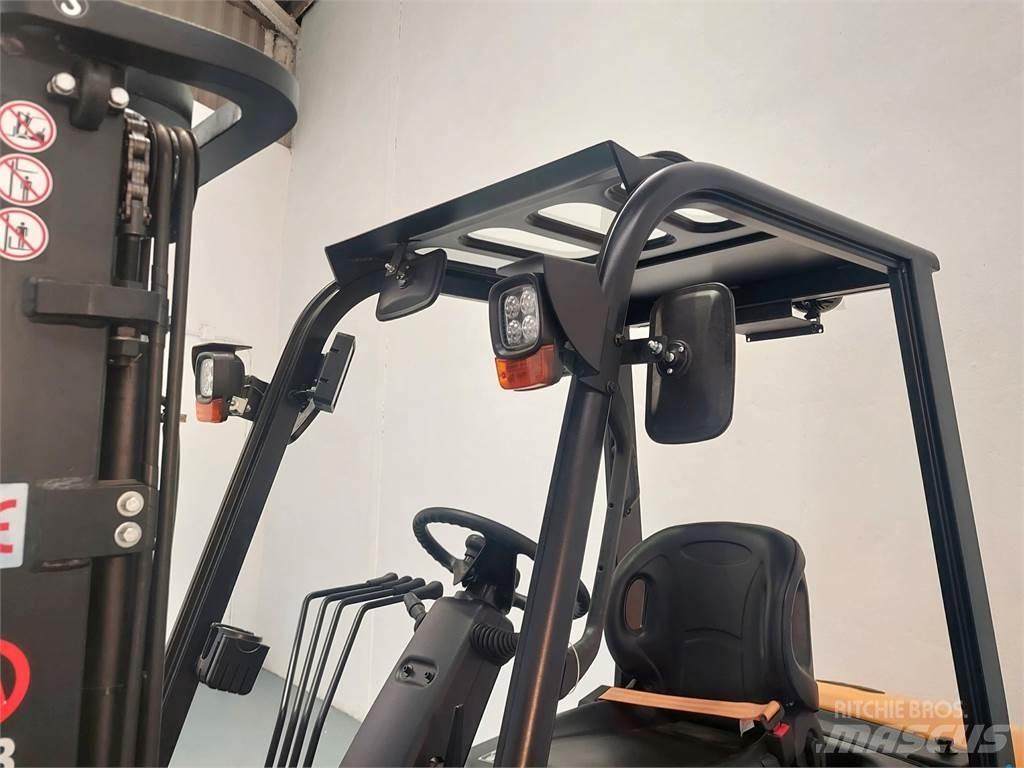  EFL353 Electric forklift trucks