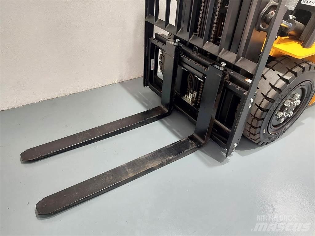  EFL353 Electric forklift trucks