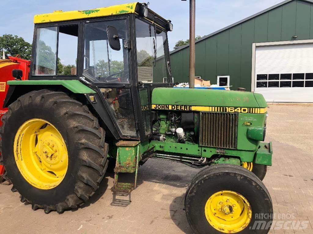 John Deere 1640 Tractors