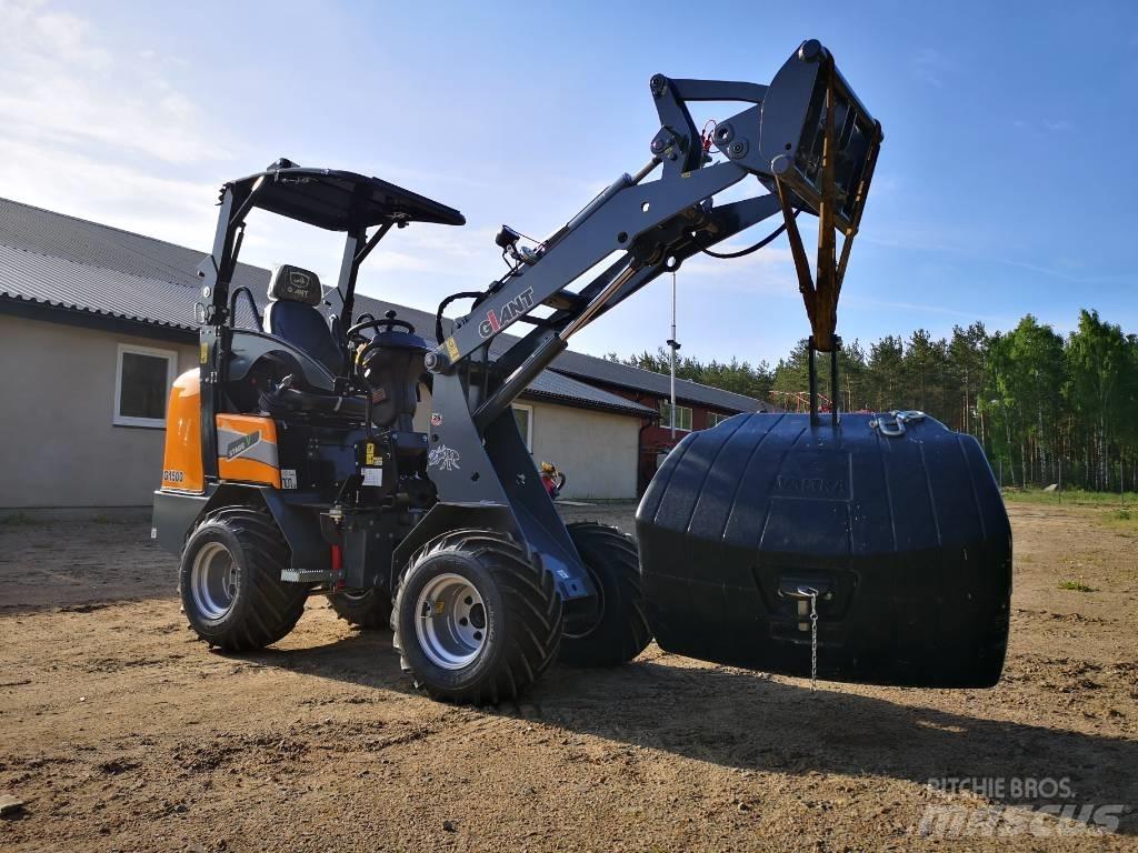GiANT 1500 Multi purpose loaders