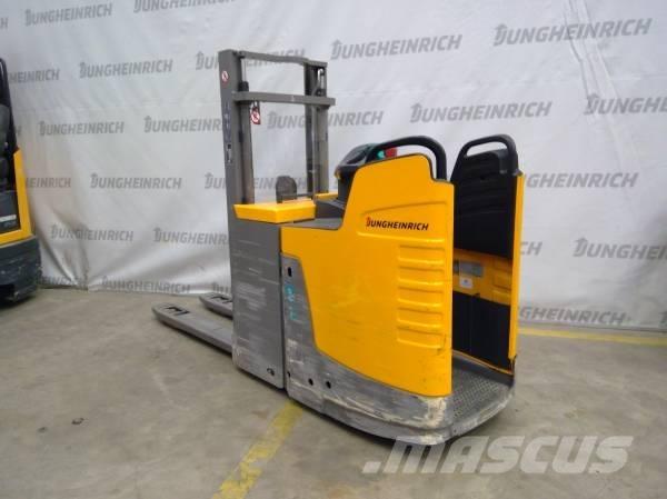 Jungheinrich ERD 220 Self propelled stackers