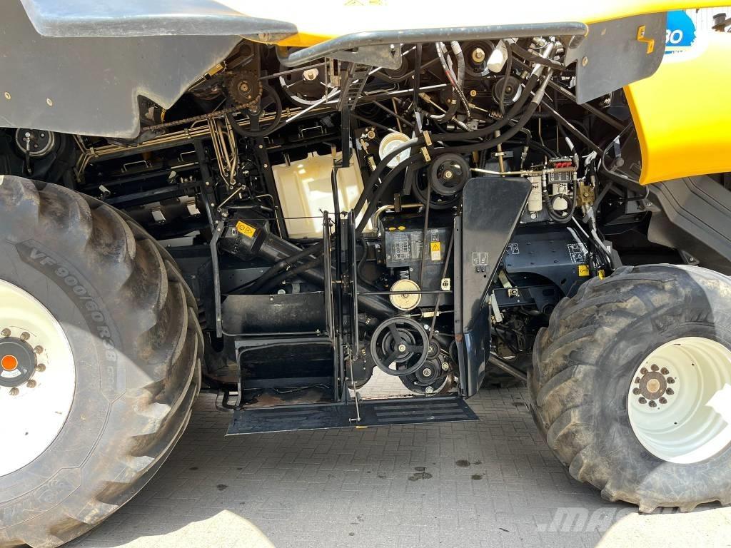 New Holland CR 8.80 Combine harvesters
