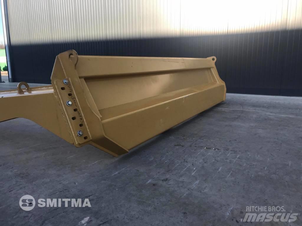 CAT 735C Tailgates
