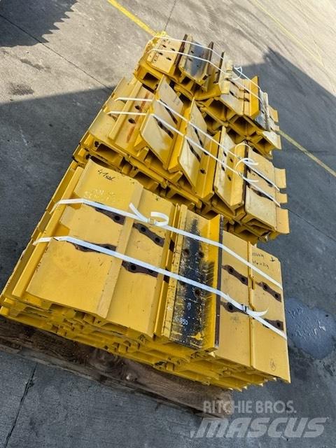 Komatsu d 85 plate Tracks, chains and undercarriage