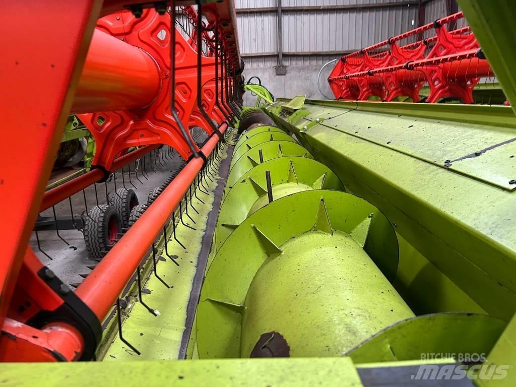 CLAAS Lexion 670 Combine harvesters