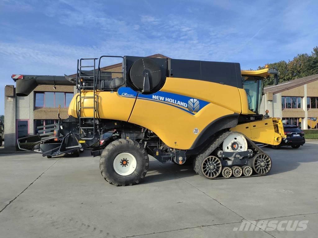New Holland CR 9090 Combine harvesters