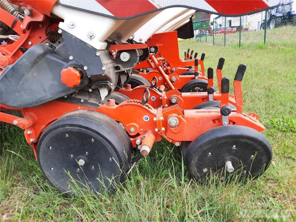 Kuhn Maxima 3RT Precision sowing machines