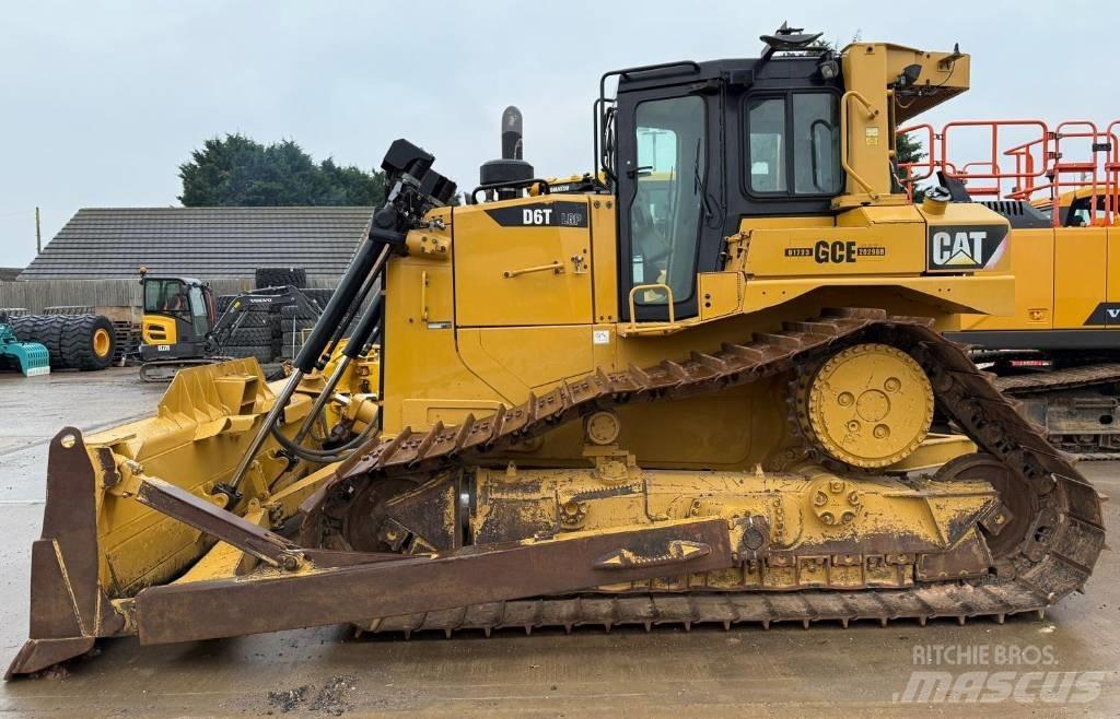 CAT D6T Crawler dozers