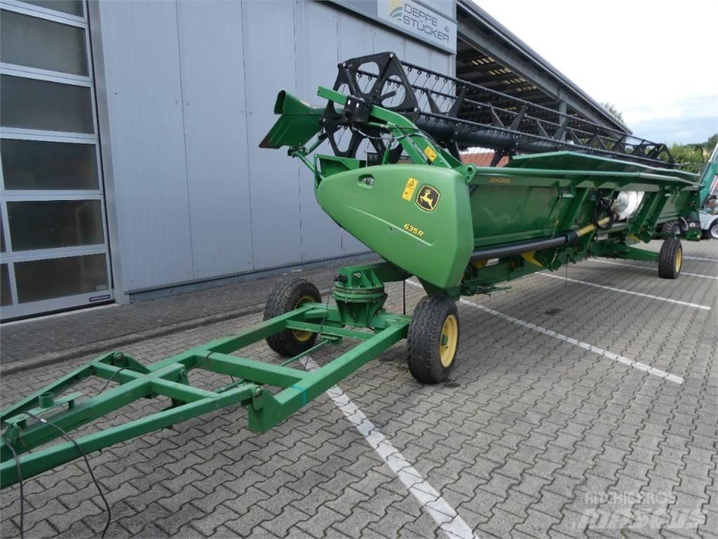 John Deere 635R Harvester heads