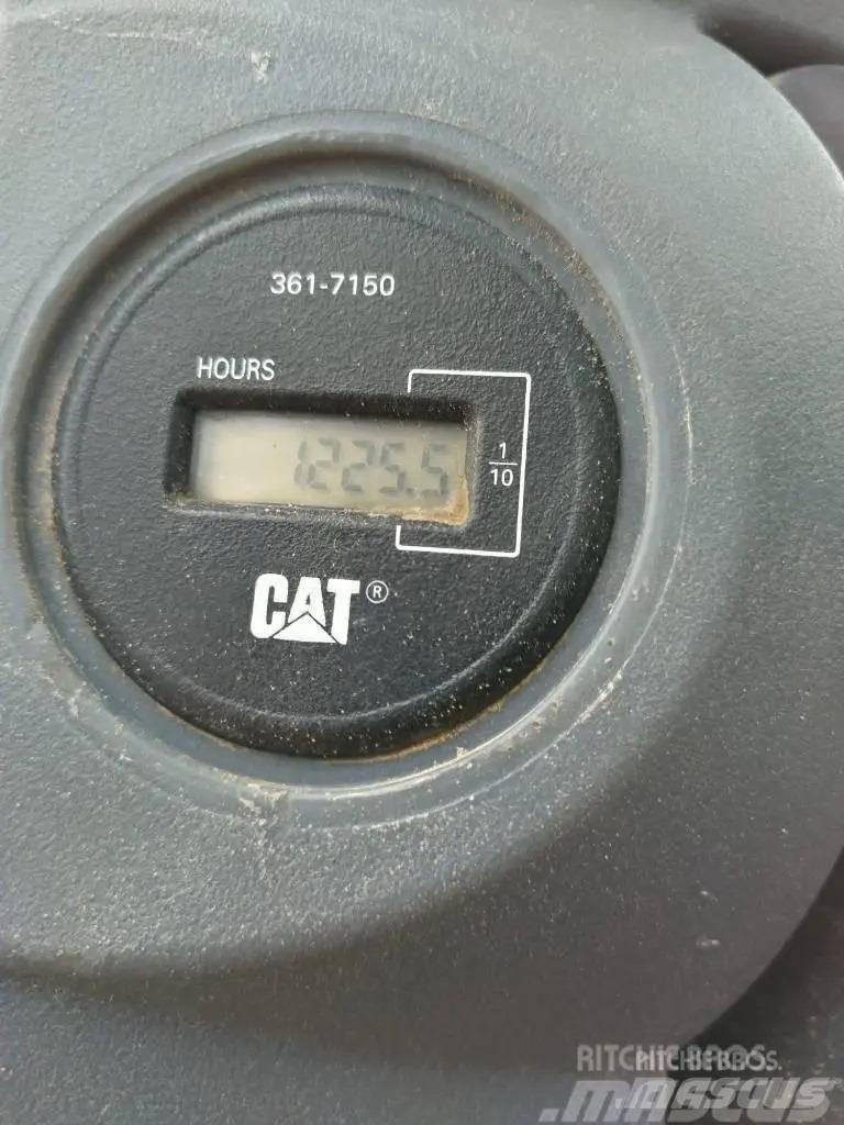 CAT CP 44 Single drum rollers