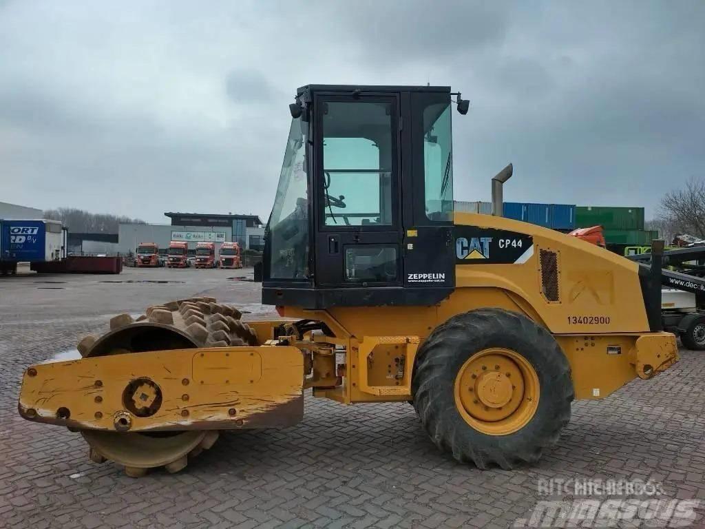 CAT CP 44 Single drum rollers