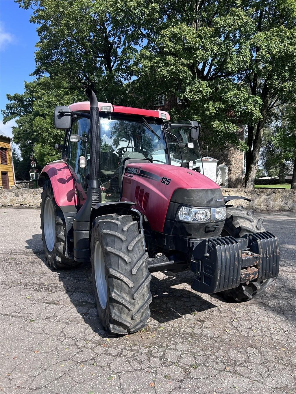 CASE Maxxum 125 Tractors
