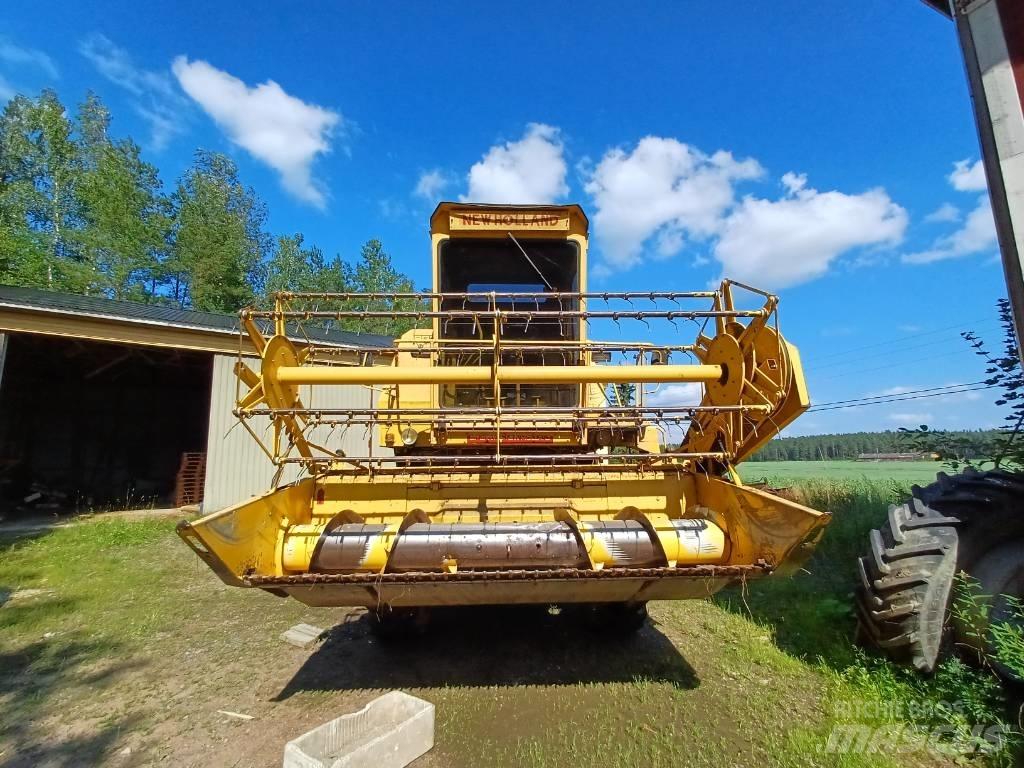New Holland 8030 Combine harvesters