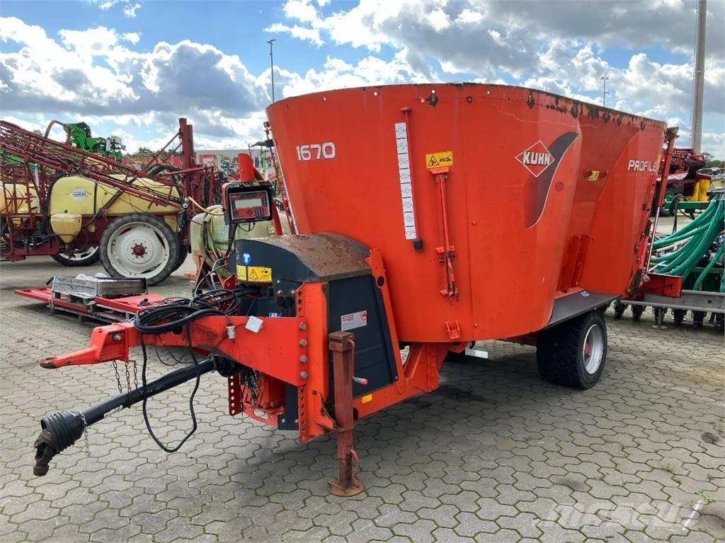 Kuhn Profile 1670 Mixer feeders