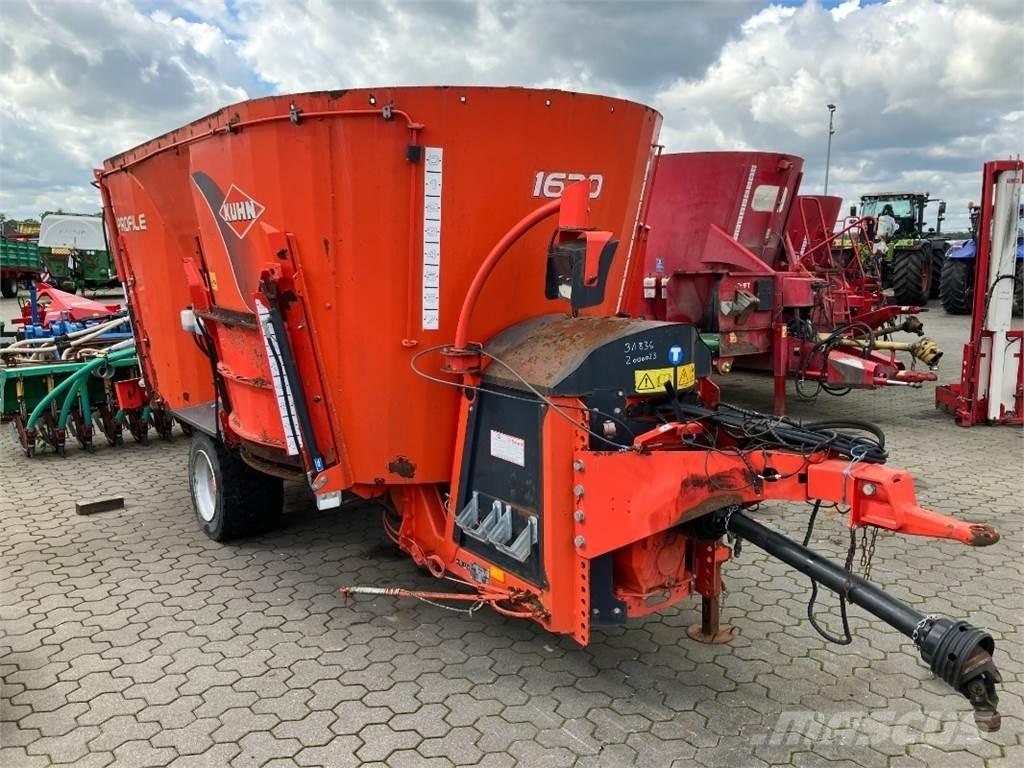 Kuhn Profile 1670 Mixer feeders