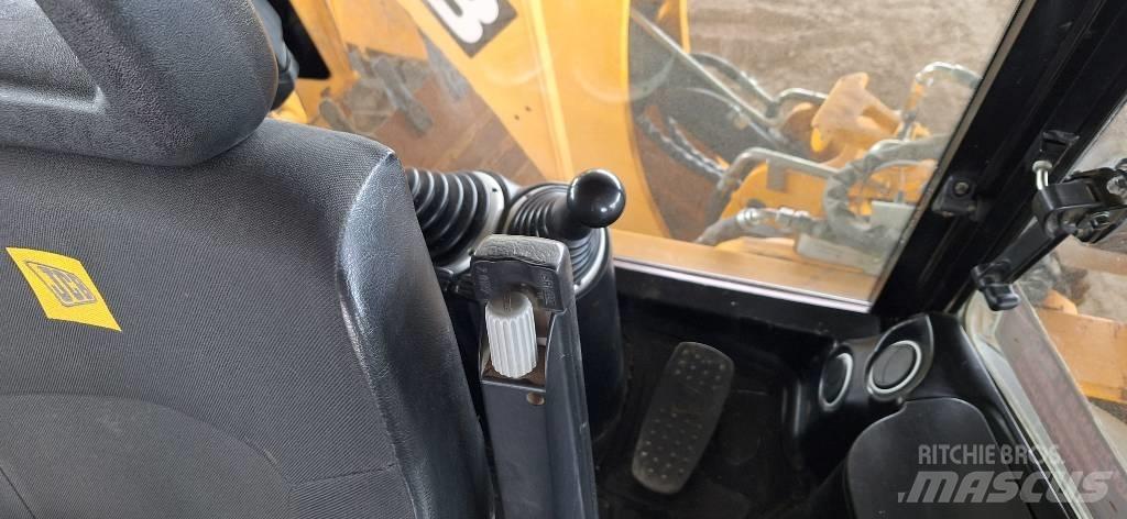 JCB 3 CX Backhoe loaders