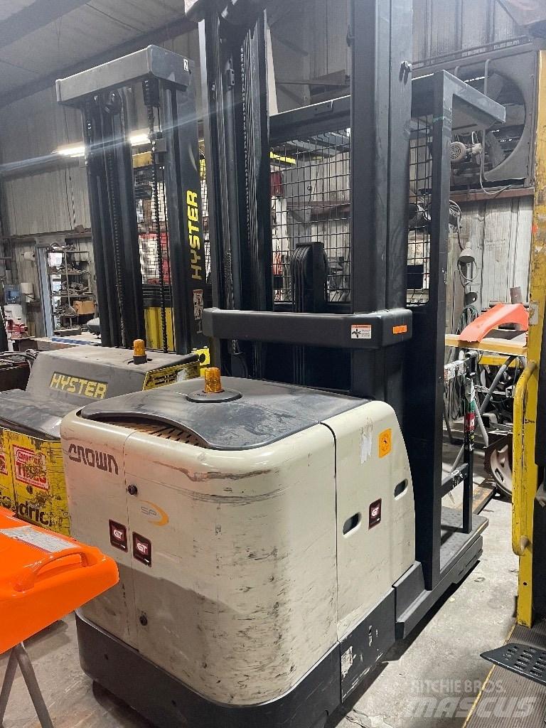 Crown Order Picker Electric forklift trucks