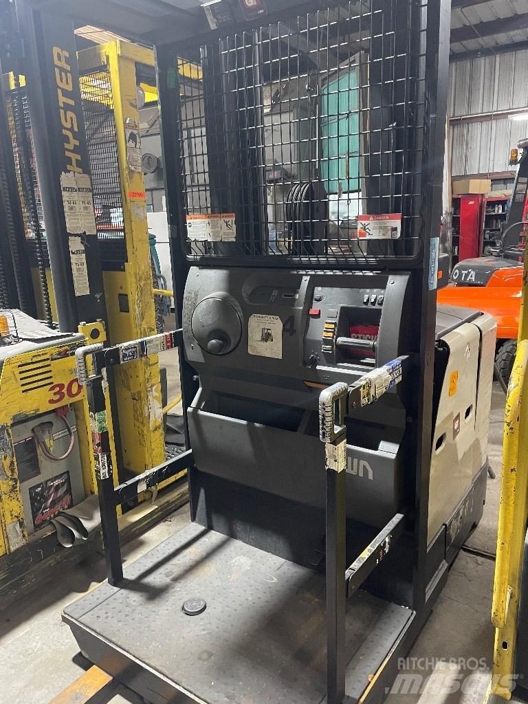 Crown Order Picker Electric forklift trucks