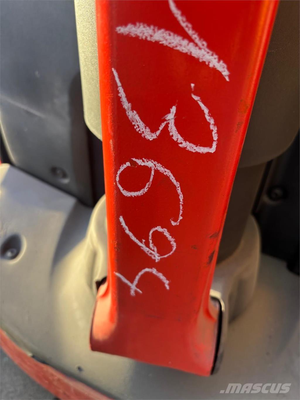 Linde T16 Self propelled stackers