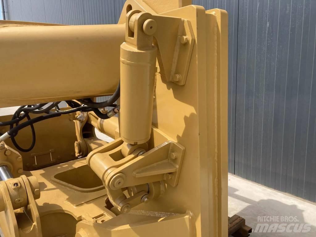 CAT D8 Scarifiers